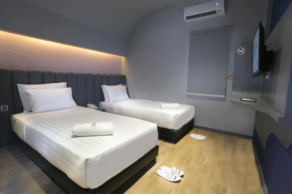 J Hotel Medan Exteriör bild