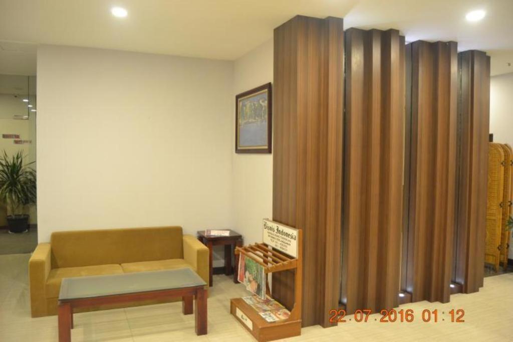 J Hotel Medan Exteriör bild