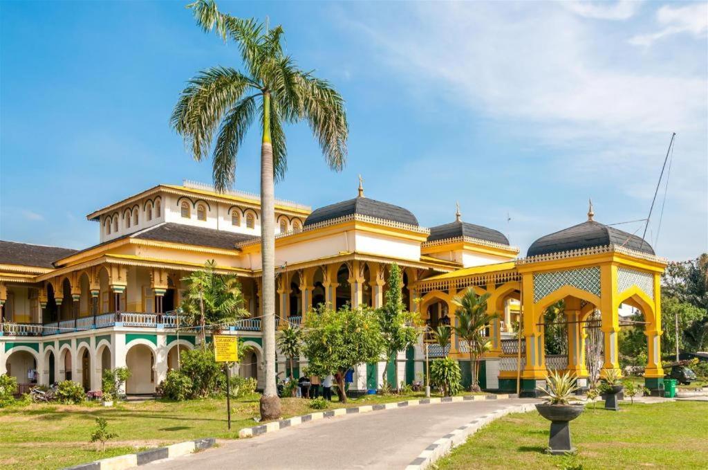 J Hotel Medan Exteriör bild