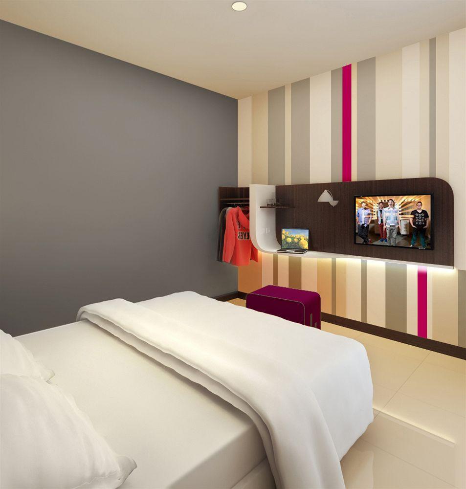 J Hotel Medan Exteriör bild