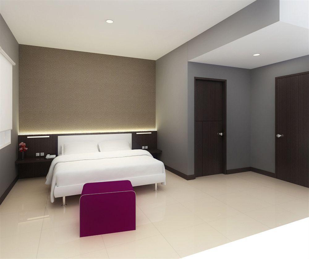 J Hotel Medan Exteriör bild