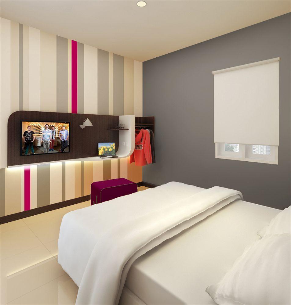 J Hotel Medan Exteriör bild
