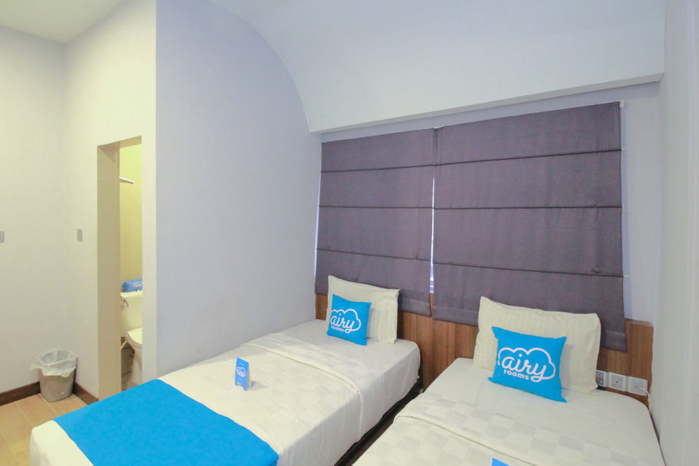 J Hotel Medan Exteriör bild