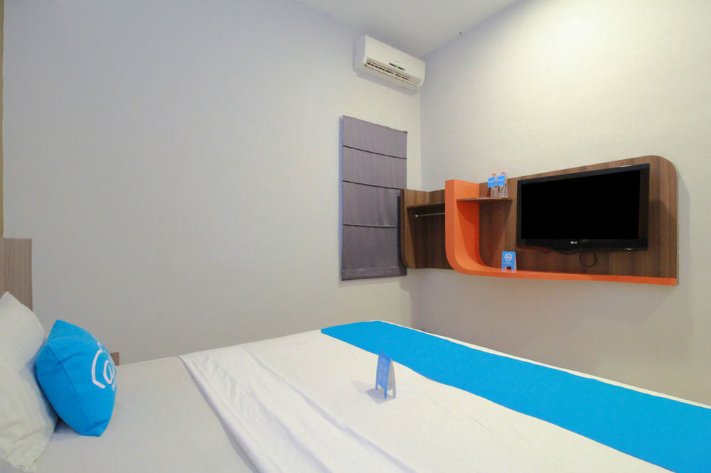 J Hotel Medan Exteriör bild