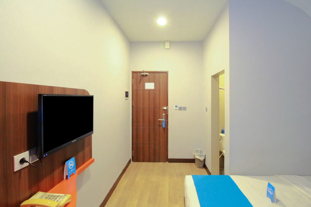 J Hotel Medan Exteriör bild