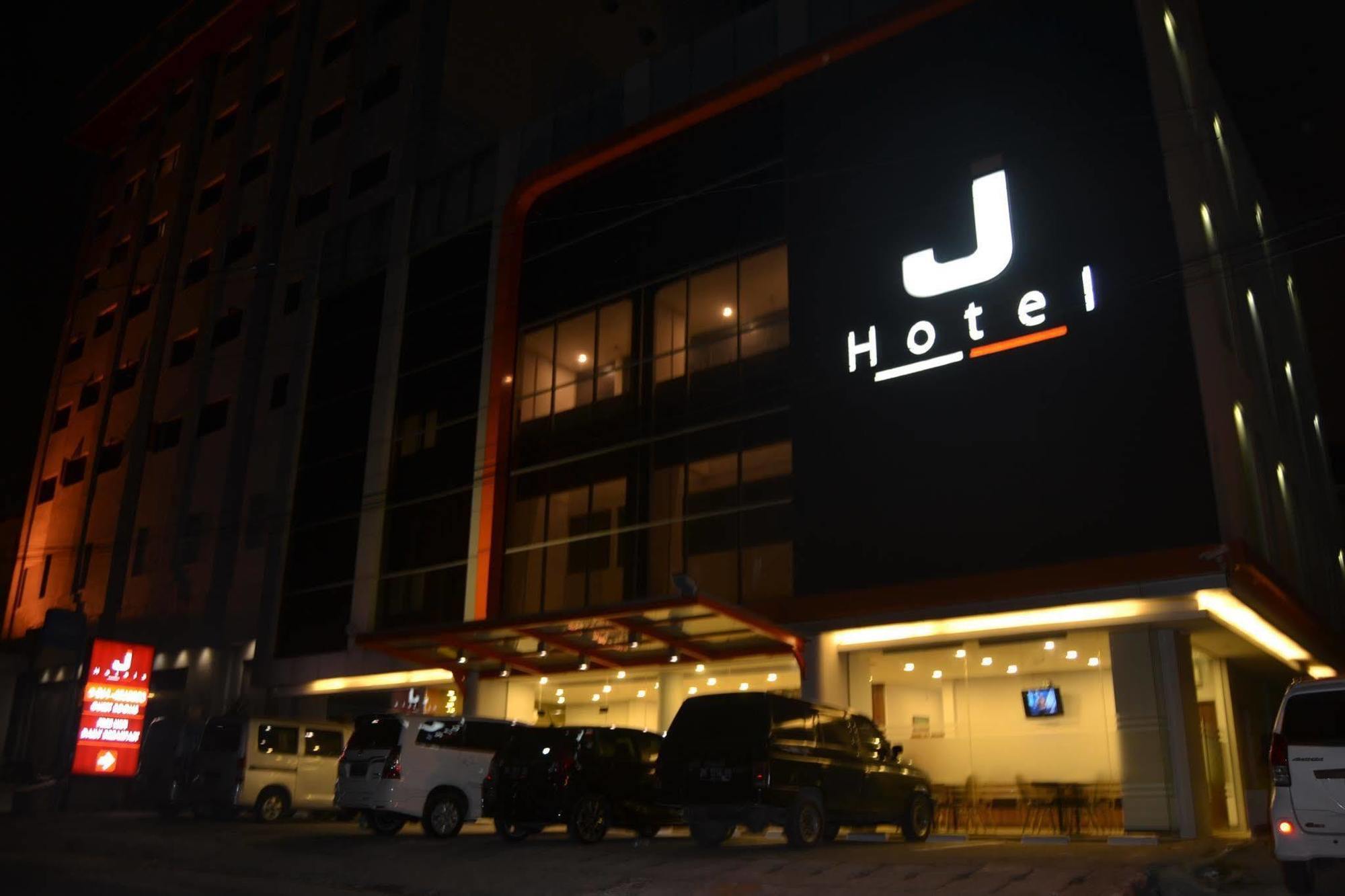 J Hotel Medan Exteriör bild