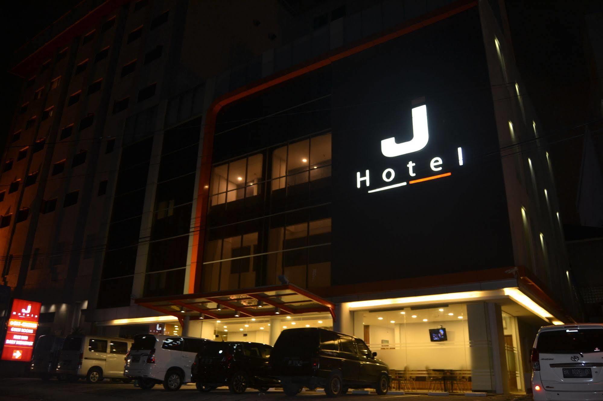 J Hotel Medan Exteriör bild