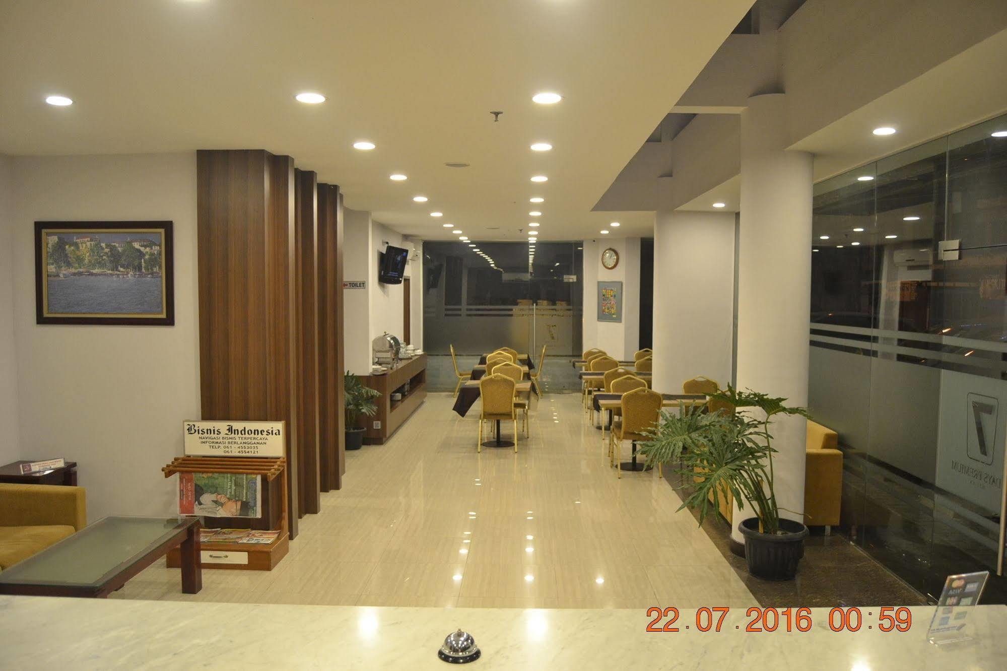 J Hotel Medan Exteriör bild