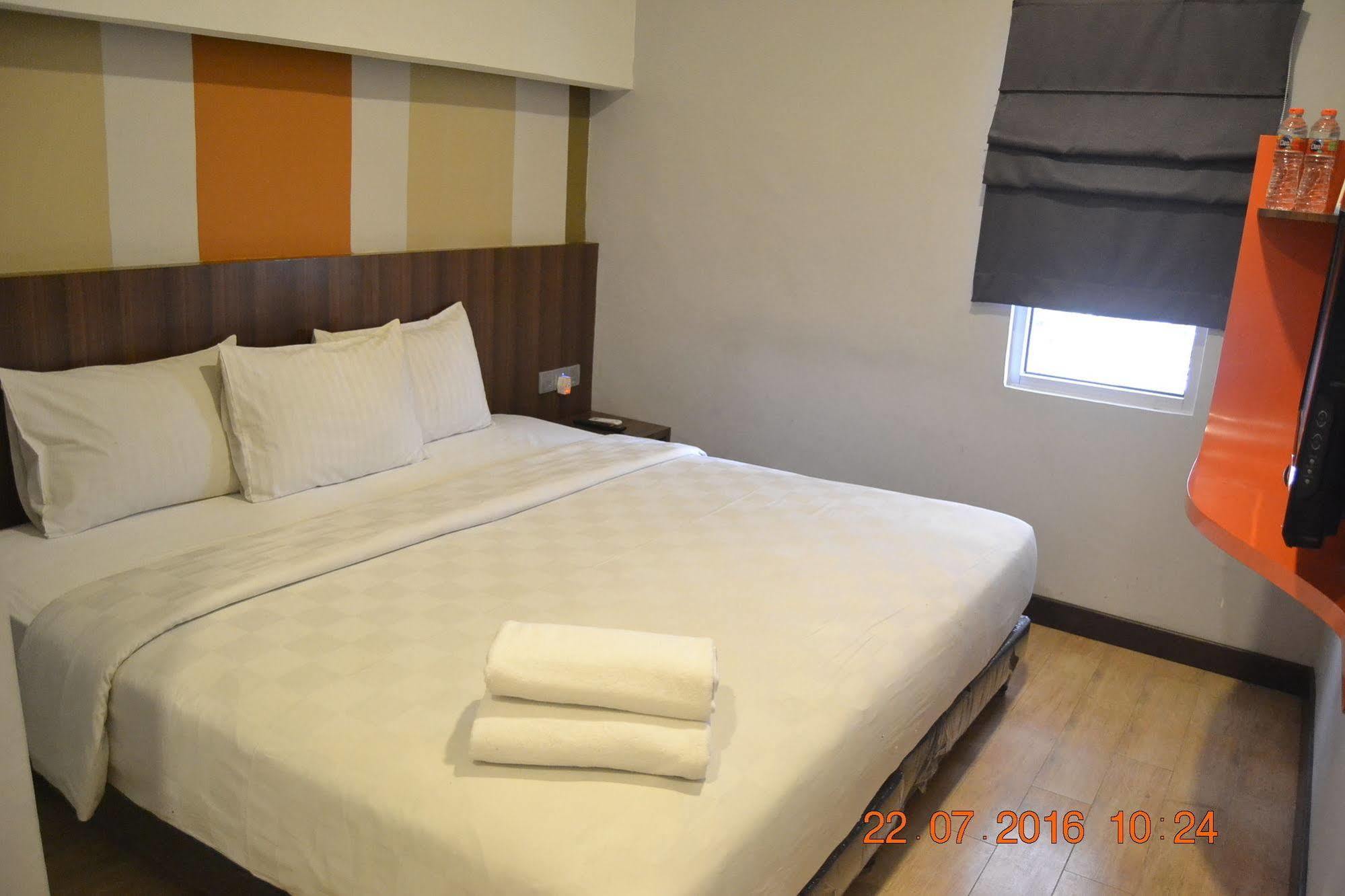 J Hotel Medan Exteriör bild