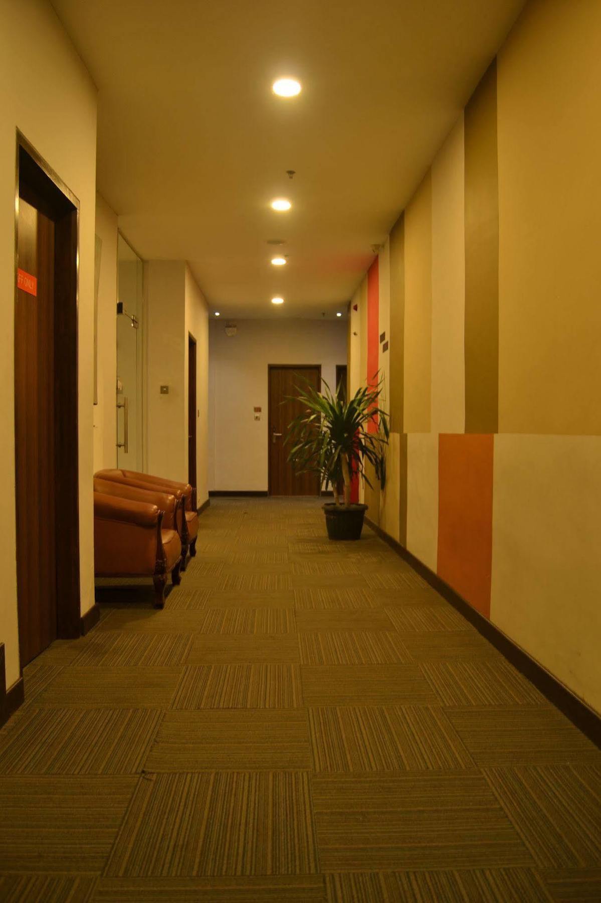 J Hotel Medan Exteriör bild