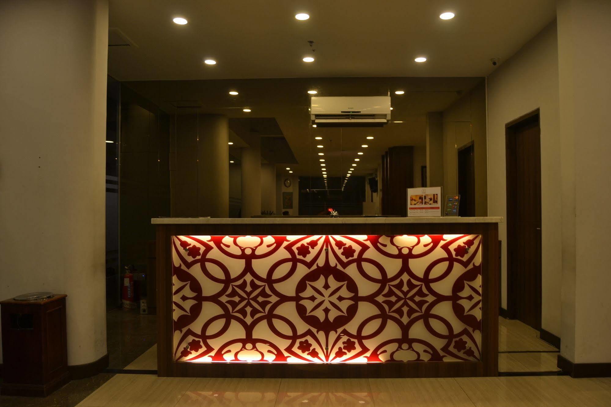 J Hotel Medan Exteriör bild