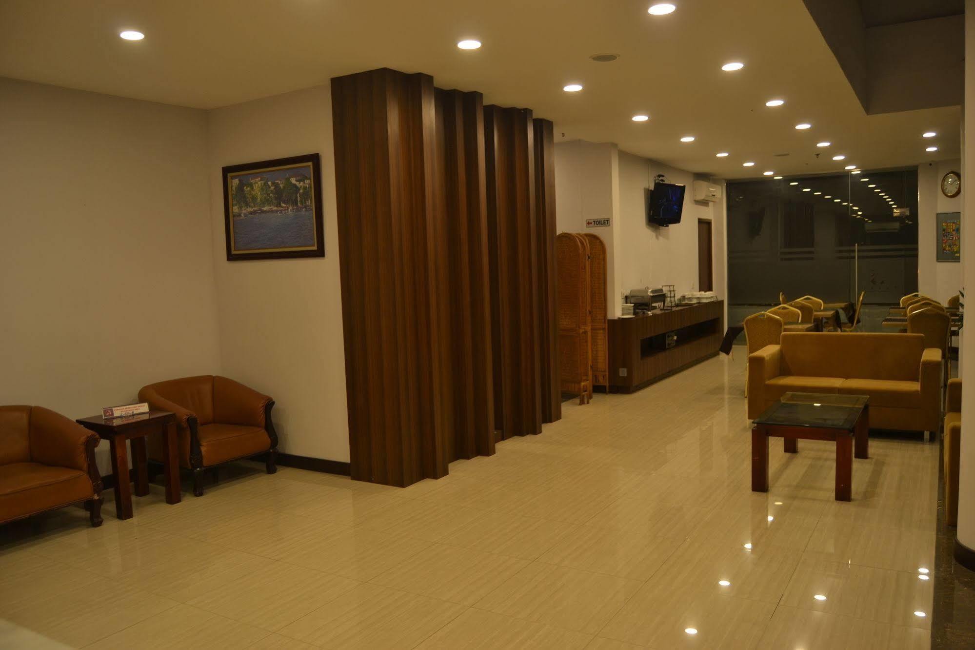 J Hotel Medan Exteriör bild