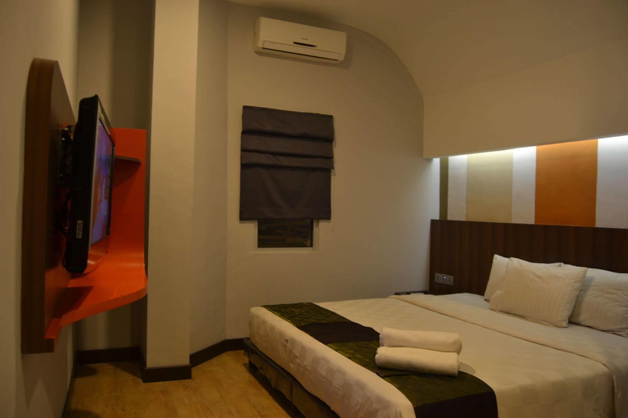 J Hotel Medan Exteriör bild
