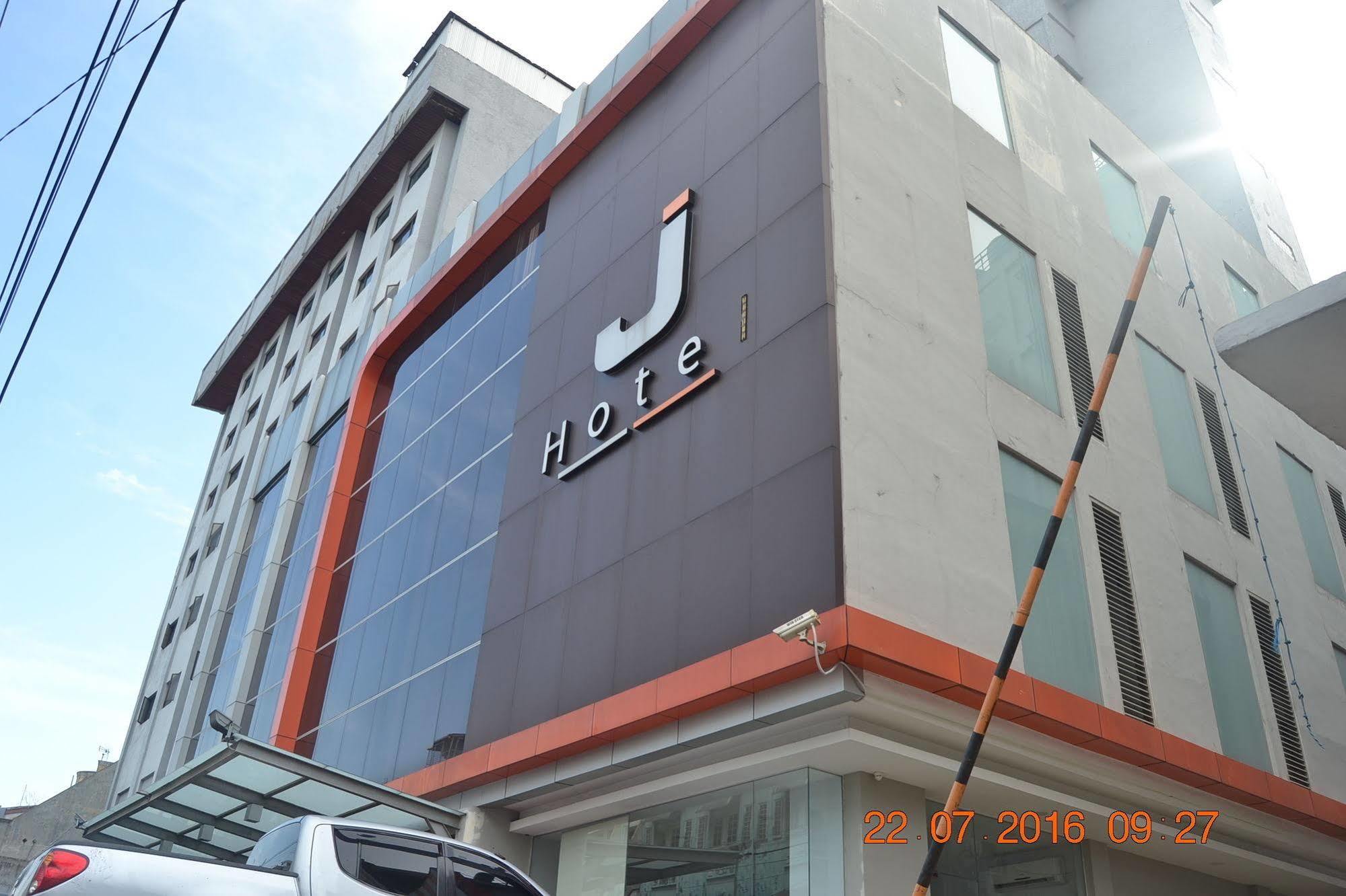 J Hotel Medan Exteriör bild