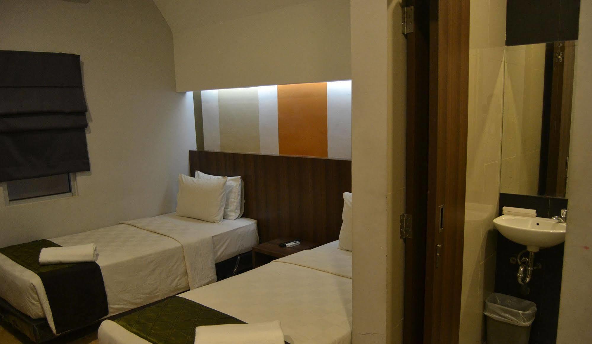 J Hotel Medan Exteriör bild